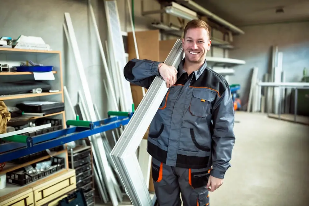 montage-neuer-fenster-am-bau